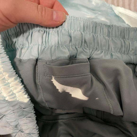 NWT ✨ Lululemon Hotty Hot Short LR 4in 💙 - Picture 4 of 7